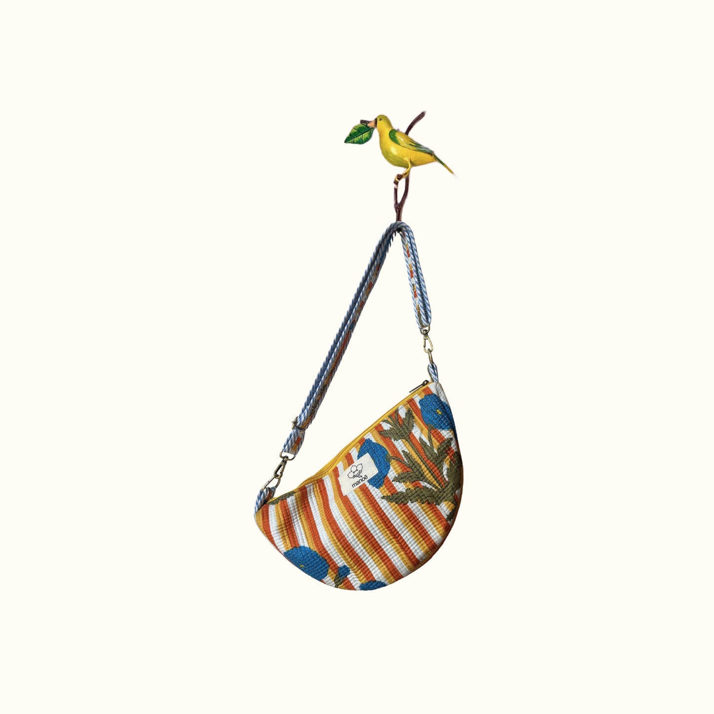 Sac demi-lune matelassé – "Golden stripes & blue poppies"