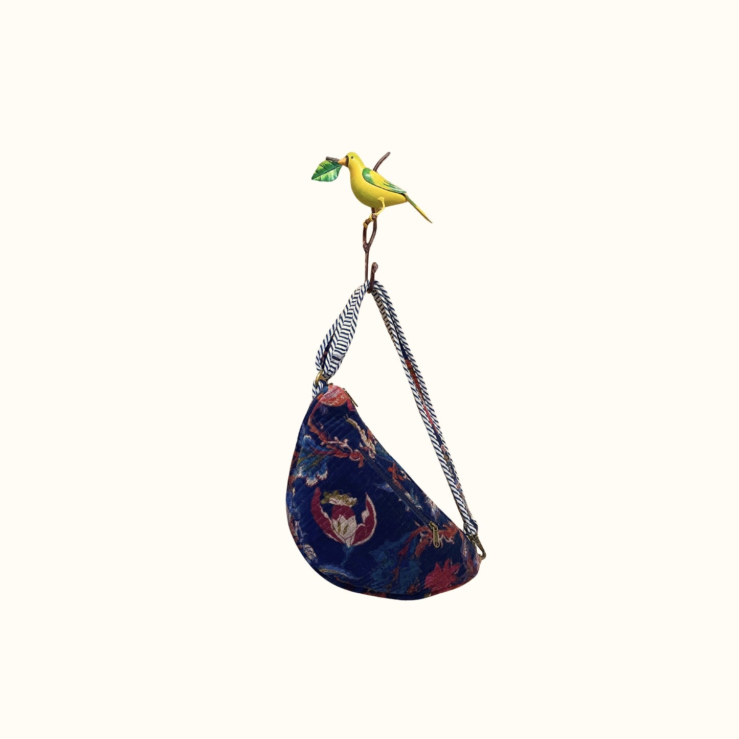 Sac demi-lune matelassé en velours – Nocturen floral