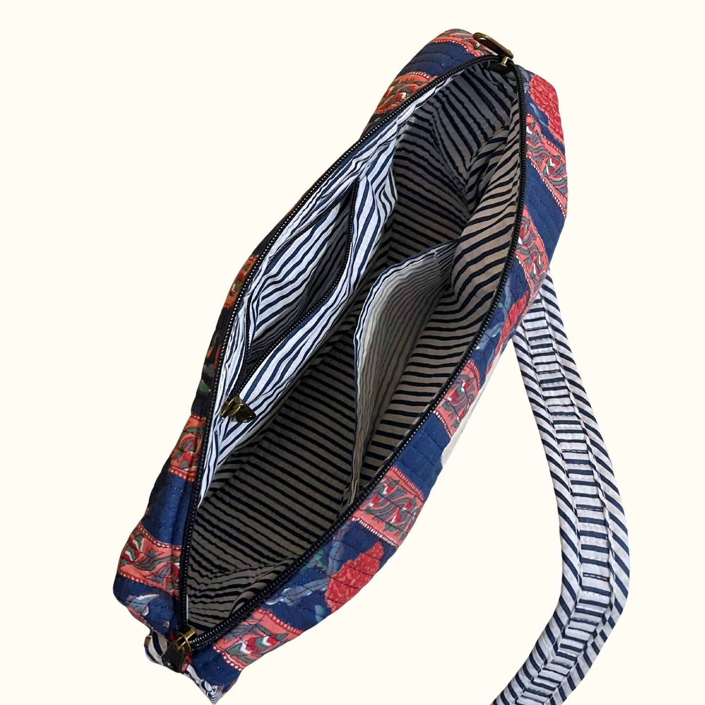 Sac demi-lune matelassé – Nānī-  māmāmā (नानी ममामा)