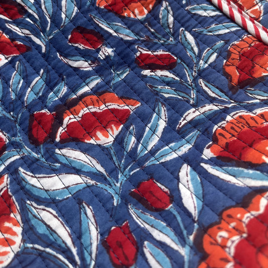 Sac demi-lune matelassé – "Blue Poppy Crush"