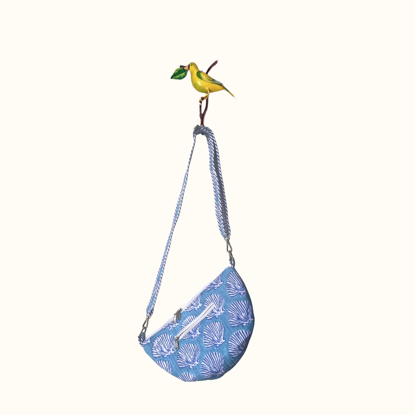 Sac demi-lune matelassé – "Ocean Shells"