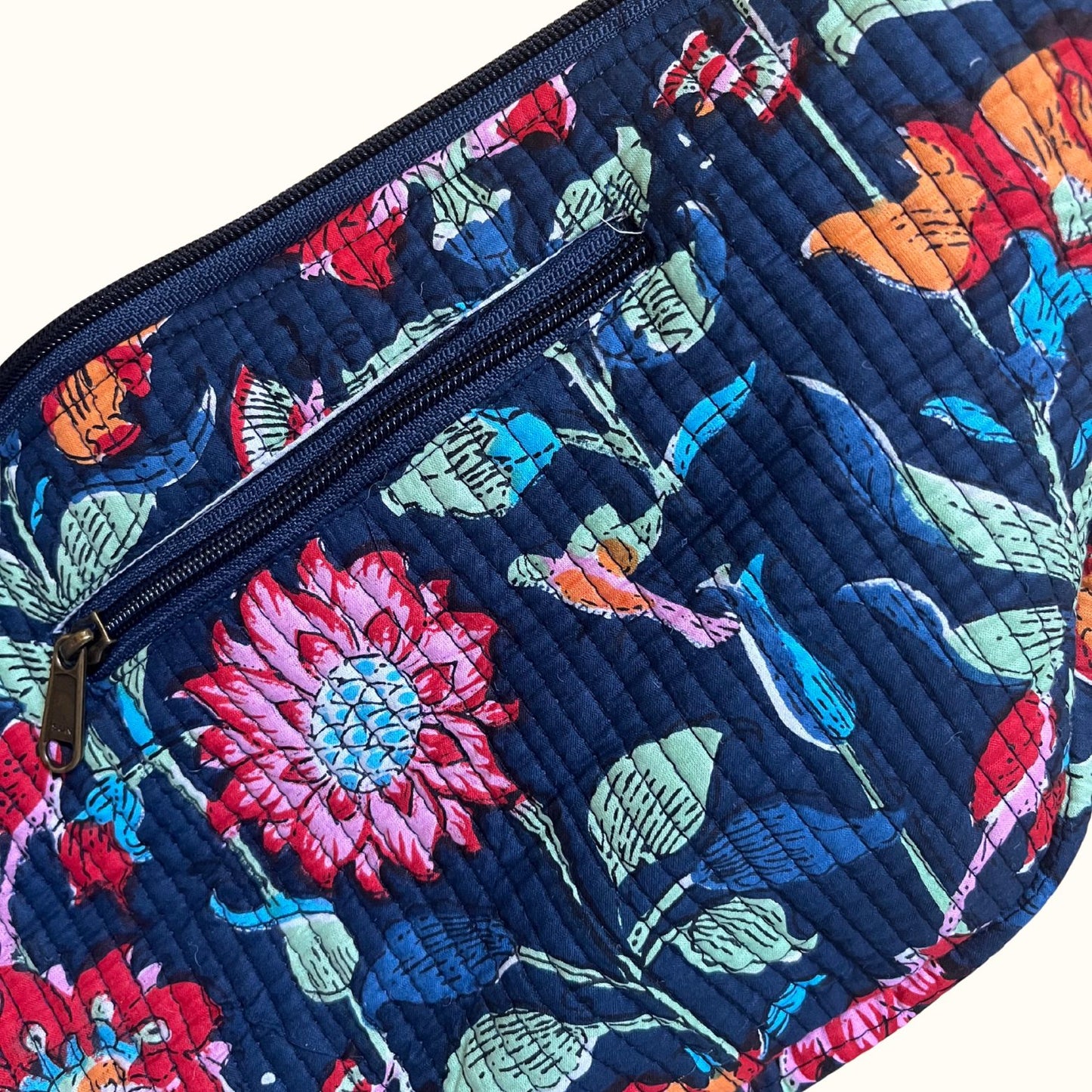 Sac demi-lune matelassé – "Indian moonlight  flowers"