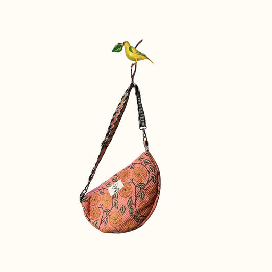 Sac demi-lune matelassé – "Sunny Squeeshy Flowers"