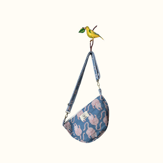 Sac demi-lune matelassé – "Whispering Tiger"